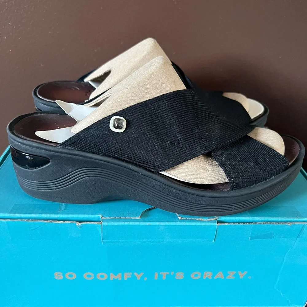 BZees Women's Desire Slide Sandal Sz 8.5 Wide